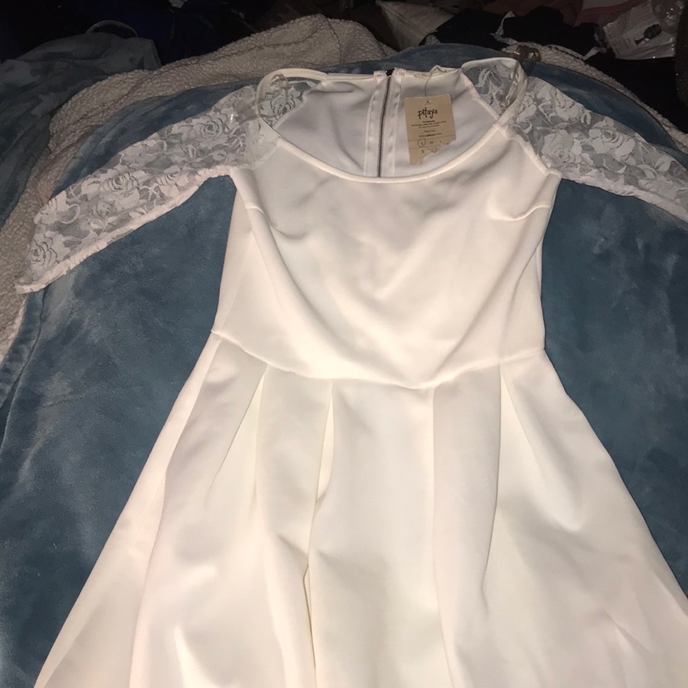 Gorgeous KIDS off white dress